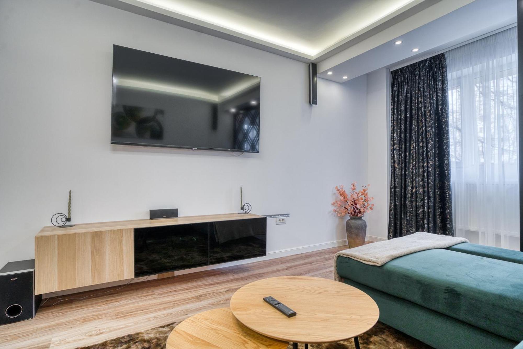 City Chic Retreat: Newly Renovated 1Br Apartment 부쿠레슈티 외부 사진